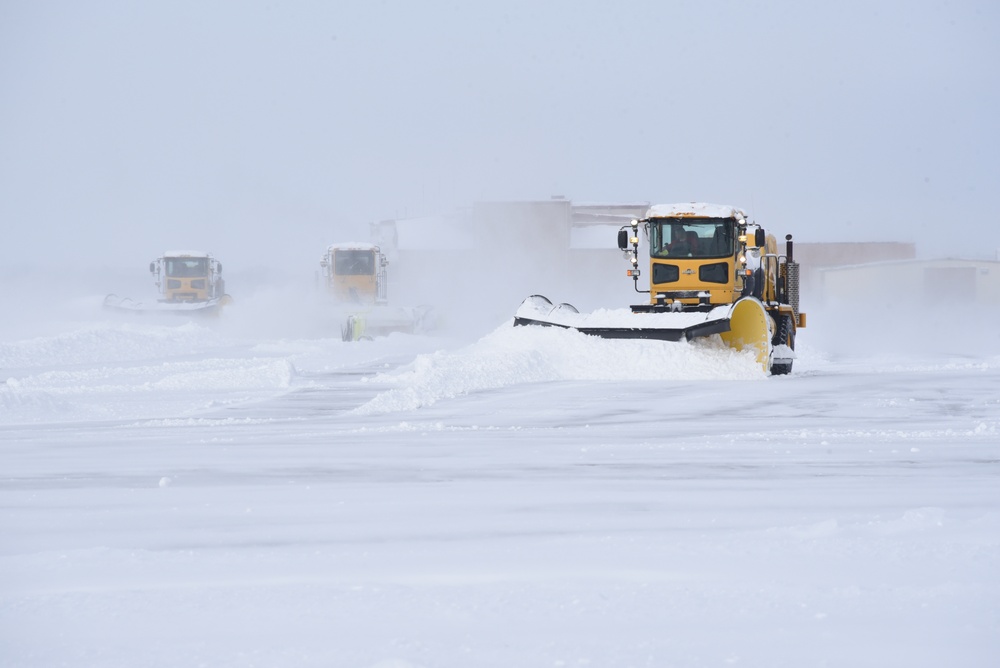 Iowa Air Guard cleans up after 14” snow event