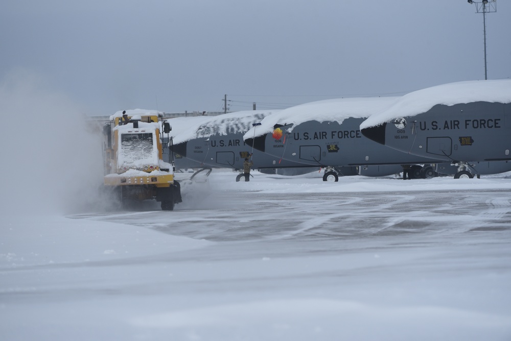 Iowa Air Guard cleans up after 14” snow event