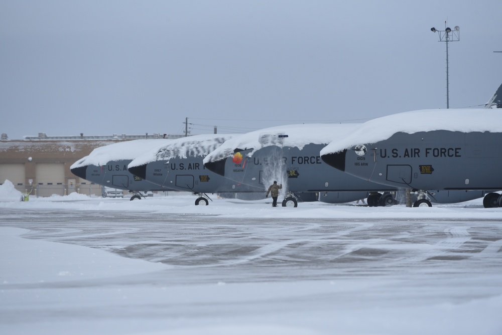 Iowa Air Guard cleans up after 14” snow event