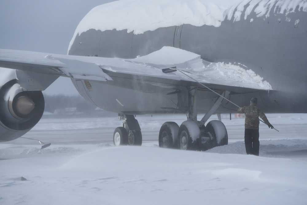 Iowa Air Guard cleans up after 14” snow event