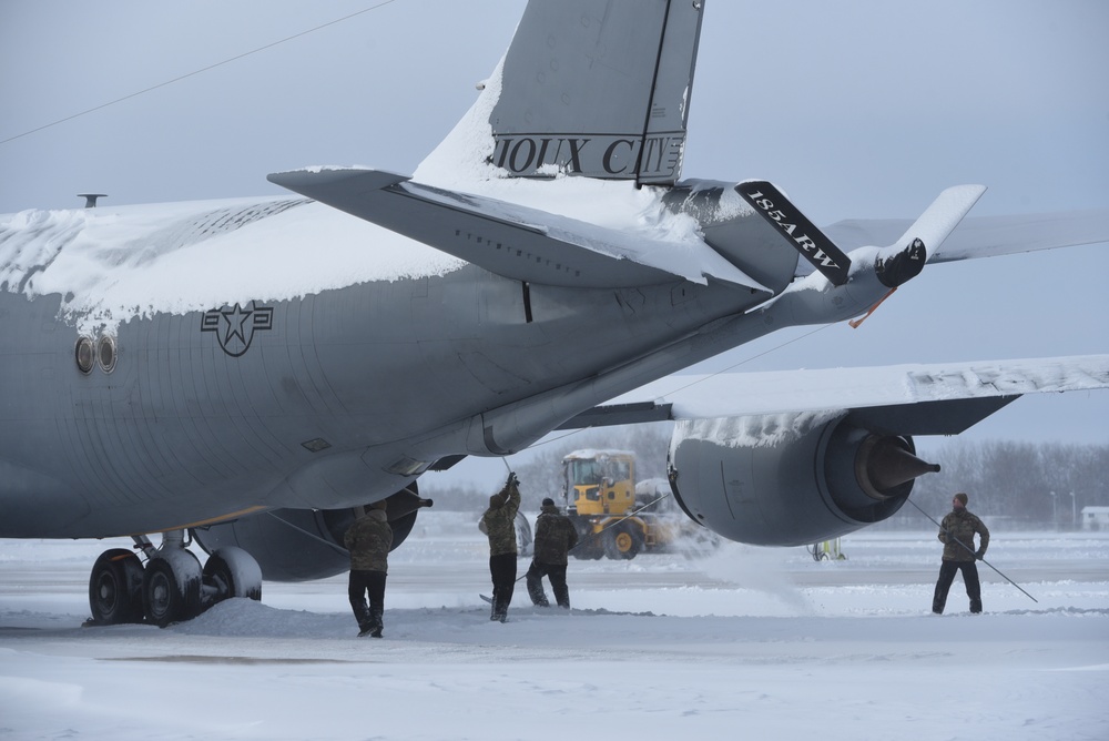 Iowa Air Guard cleans up after 14” snow event