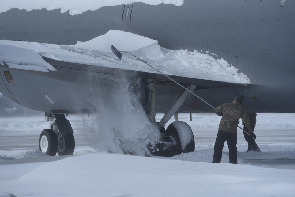 Iowa Air Guard cleans up after 14” snow event