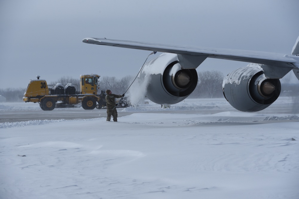 Iowa Air Guard cleans up after 14” snow event
