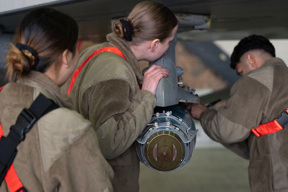 Battle of the maintainers: Osan quarterly load crew competition