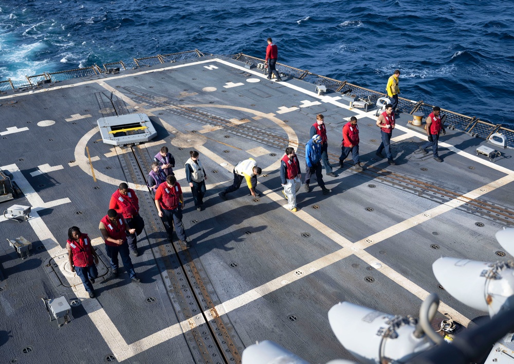 USS Mason Conducts Flight Operations in Support of Operation Prosperity Guardian