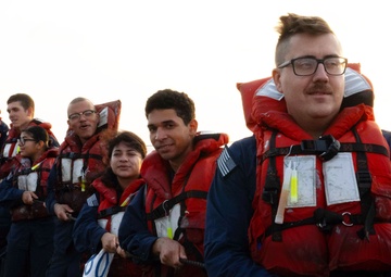 USS Mason Conducts a Replenishment-at-Sea with USNS Kanawha in support of Operation Prosperity Guardian