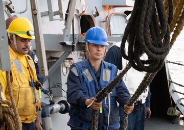 USS Mason Conducts a Replenishment-at-Sea with USNS Kanawha in support of Operation Prosperity Guardian