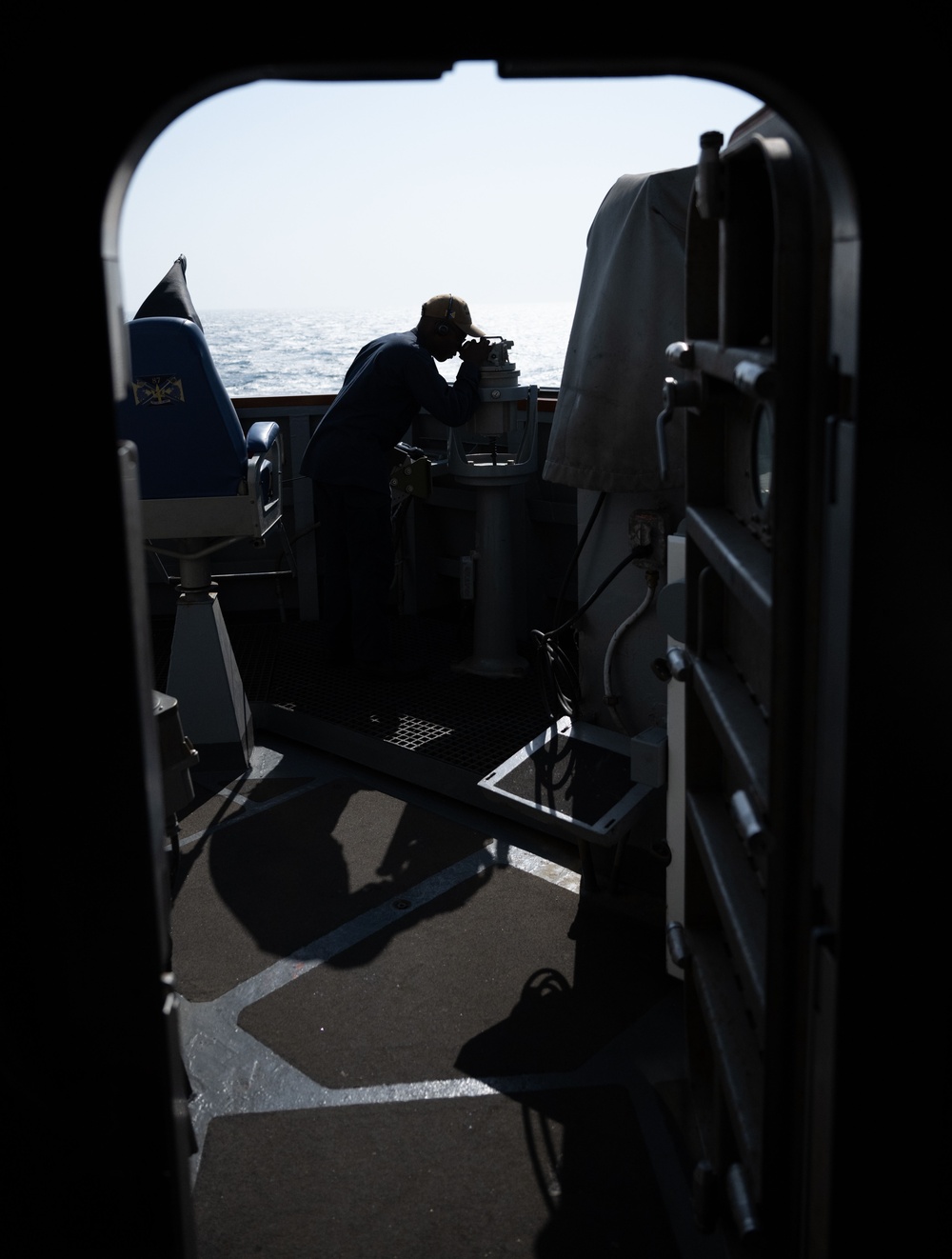 USS Mason Conducts Routine Bridge Operations in Support of Operation Prosperity Guardian