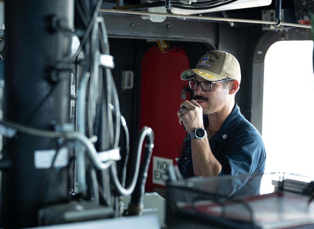 USS Mason Conducts Routine Bridge Operations in Support of Operation Prosperity Guardian