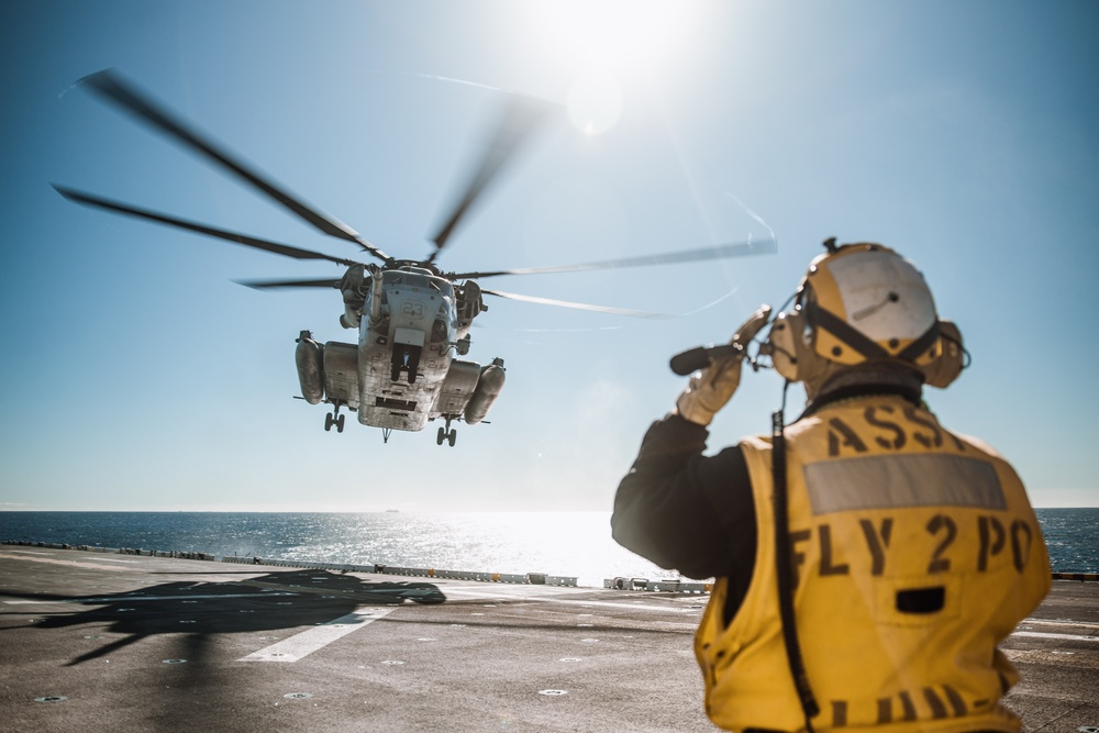 VMM-165 (Rein.) Lands Aboard Boxer for Integrated Training