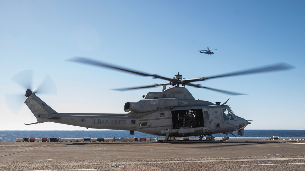 VMM-165 (Rein.) Lands Aboard Boxer for Integrated Training