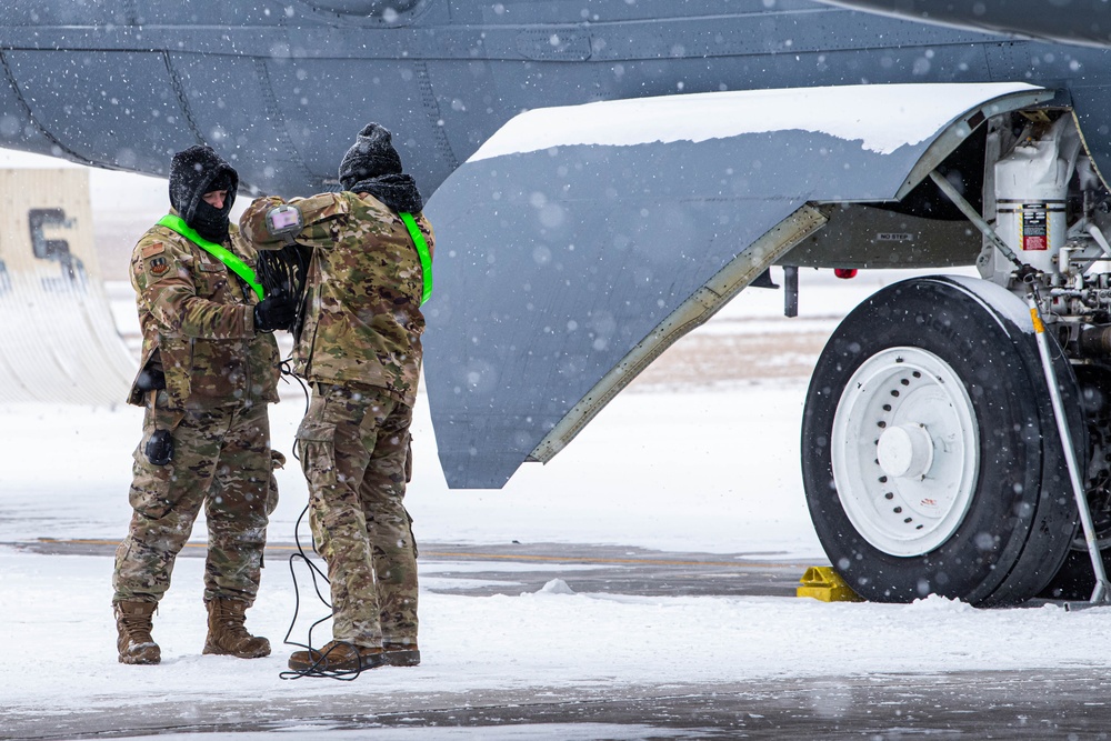 Exercise Prairie/Bayou Vigilance 24-2 - Maintaining the flight line