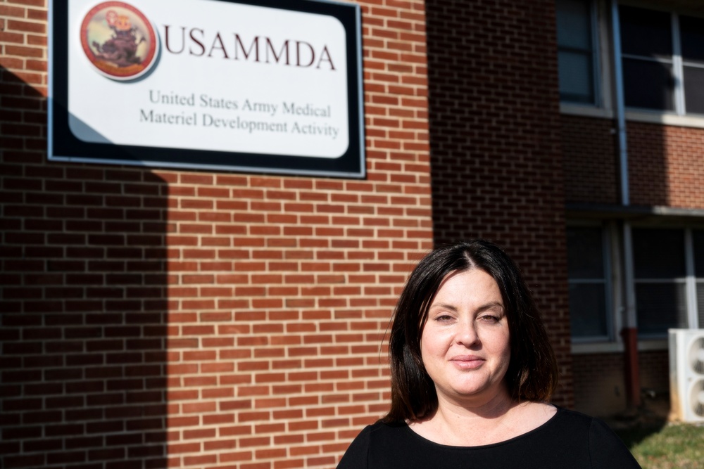 USAMMDA Project Management specialist recognized as USAMRDC Employee of the Quarter