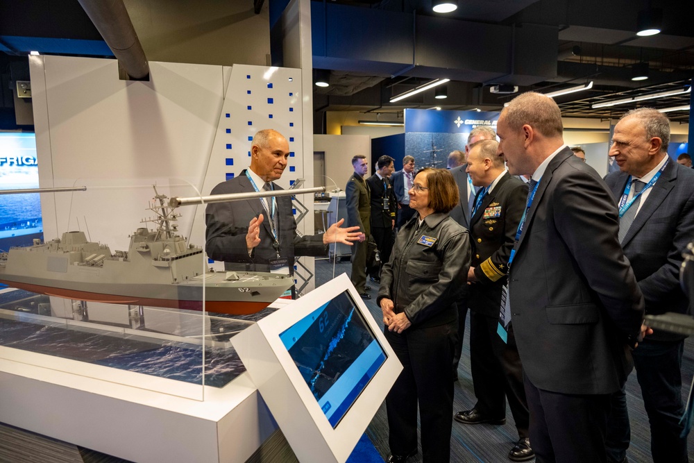 CNO attends the Surface Navy Association National Symposium