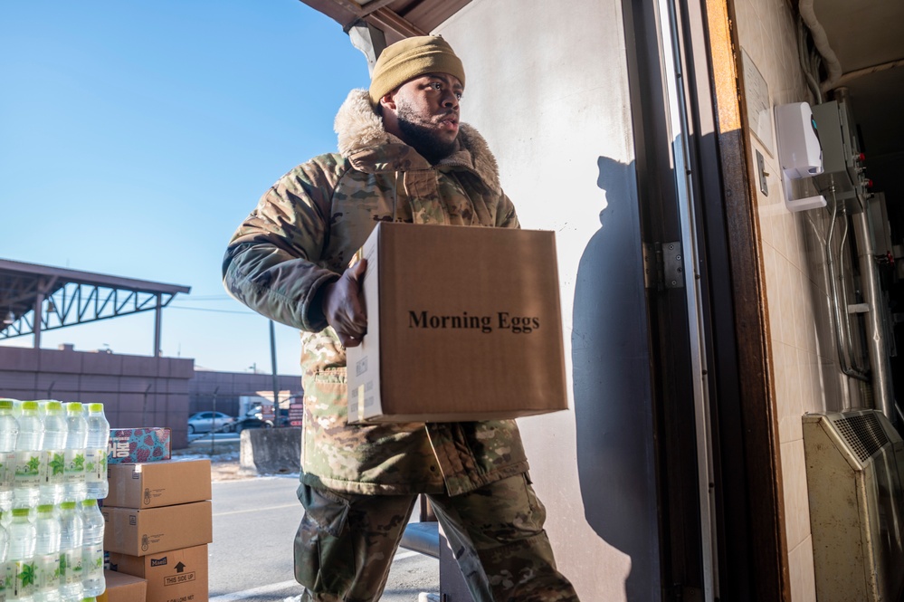 Flightline DFAC keeps Osan’s Airmen fueled