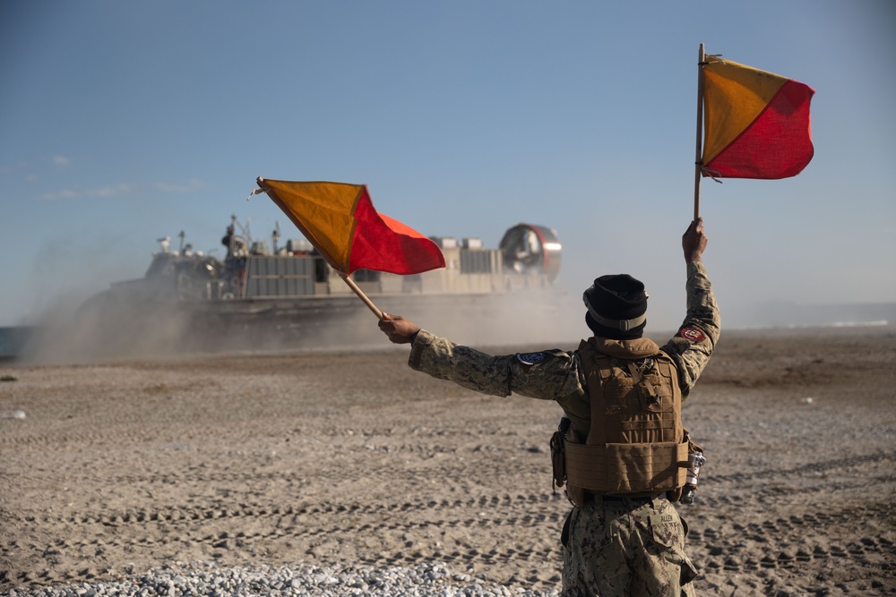 USS Bataan participates in Amphibious Raid