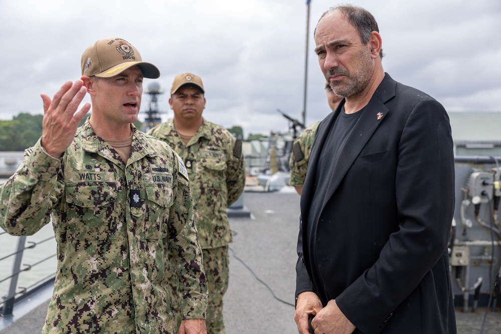 U.S. Ambassador to Singapore visits USS Stethem Sailors