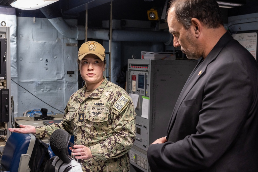 U.S. Ambassador to Singapore visits USS Stethem Sailors