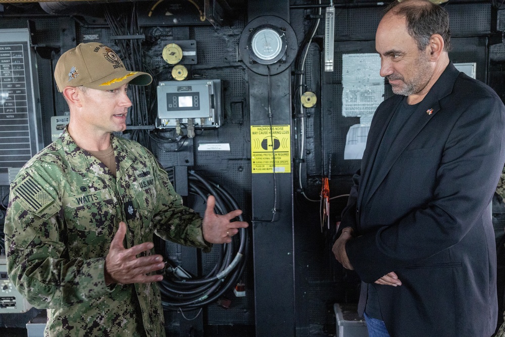 U.S. Ambassador to Singapore visits USS Stethem Sailors