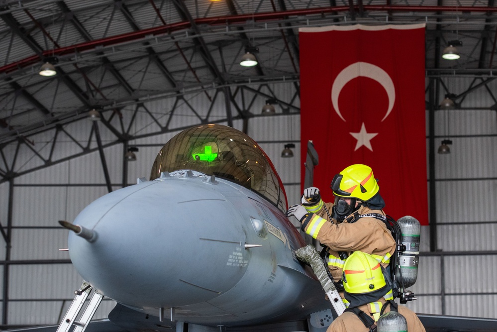 U.S., Turkish Airmen conduct first combined CDDAR exercise with TurAF F-16