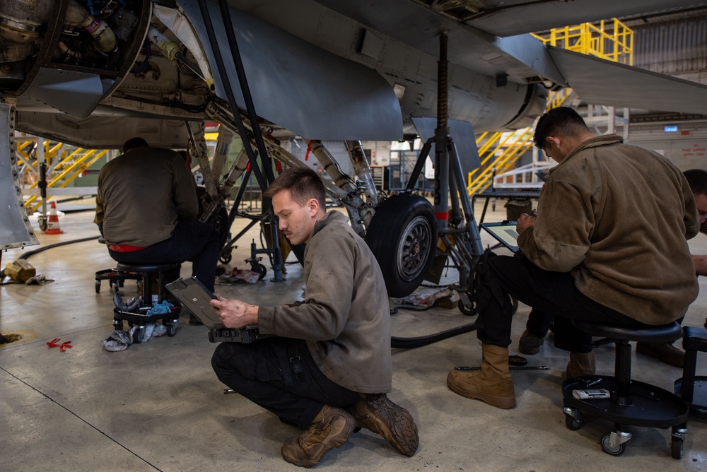 480th FGS Phase Section keeps F-16s in sky