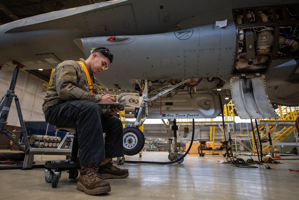 480th FGS Phase Section keeps F-16s in sky