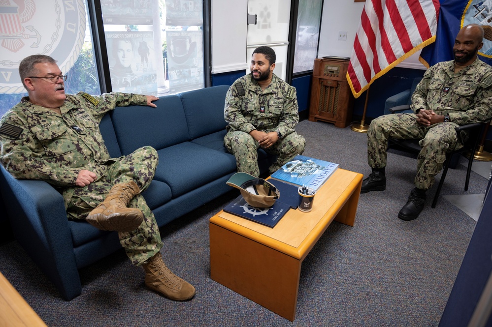 Commodore Speaks with Plantation, Florida, Recruiters