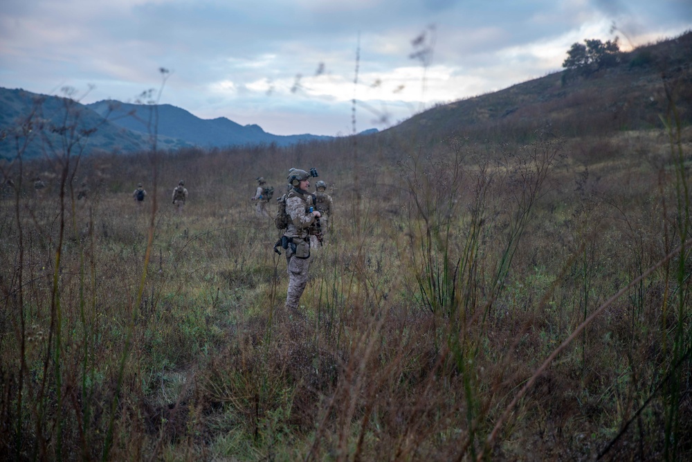 15th MEU Reconnaissance Company Conducts Raid During Amphibious Assault