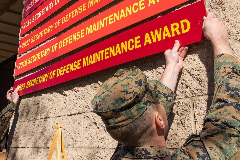 DVIDS - Images - 1st Maint Bn SecDef Awards [Image 1 of 3]