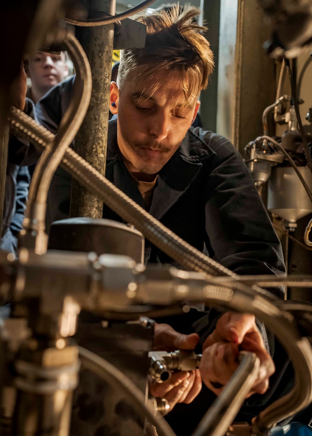 USS Princeton Sailors Perform Maintenance