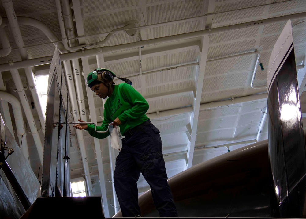 USS Carl Vinson (CVN 70) Sailors Conduct Aircraft Maintenance