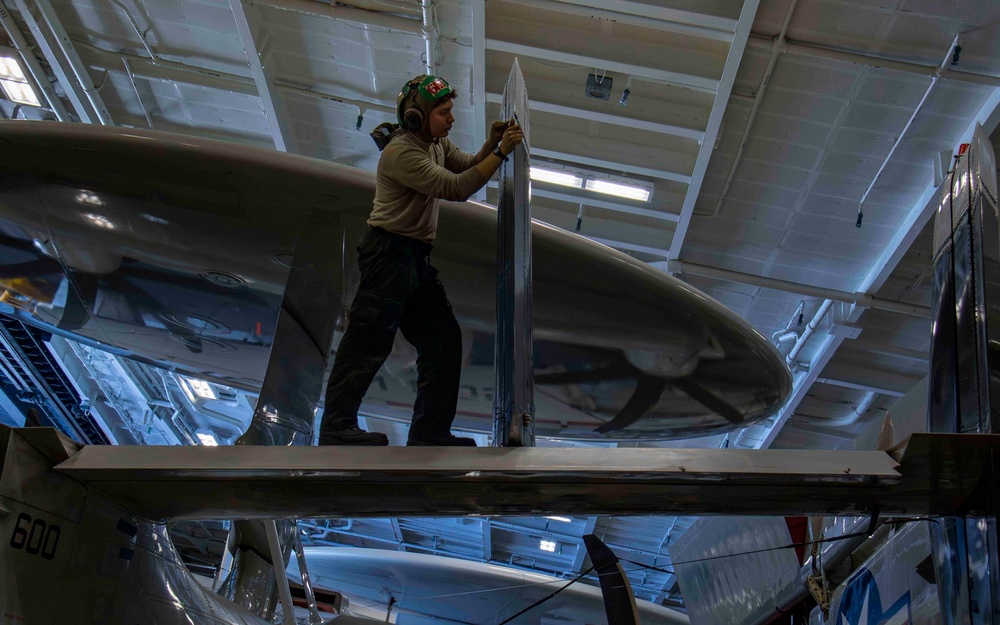 USS Carl Vinson (CVN 70) Sailors Conduct Aircraft Maintenance