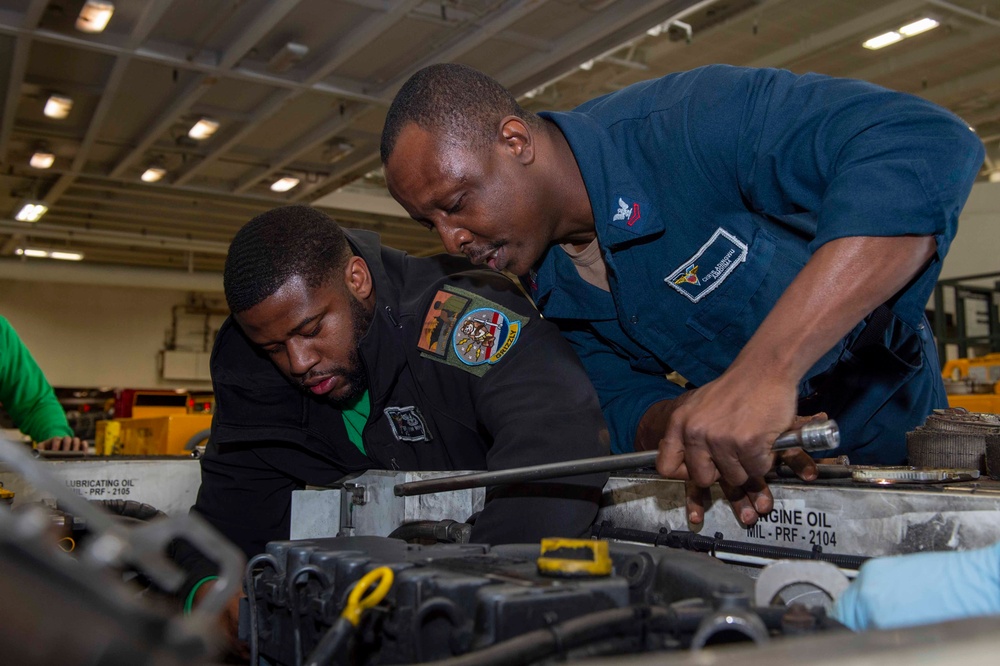 USS Carl Vinson (CVN 70) Sailors Perform Maintenance in the South China Sea