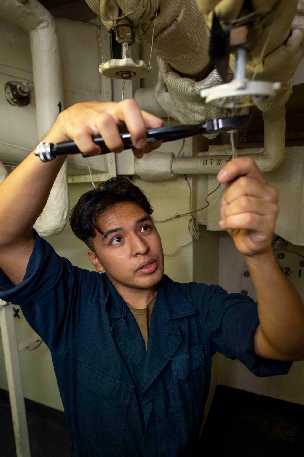 USS Carl Vinson (CVN 70) Sailors Perform Maintenance in the South China Sea