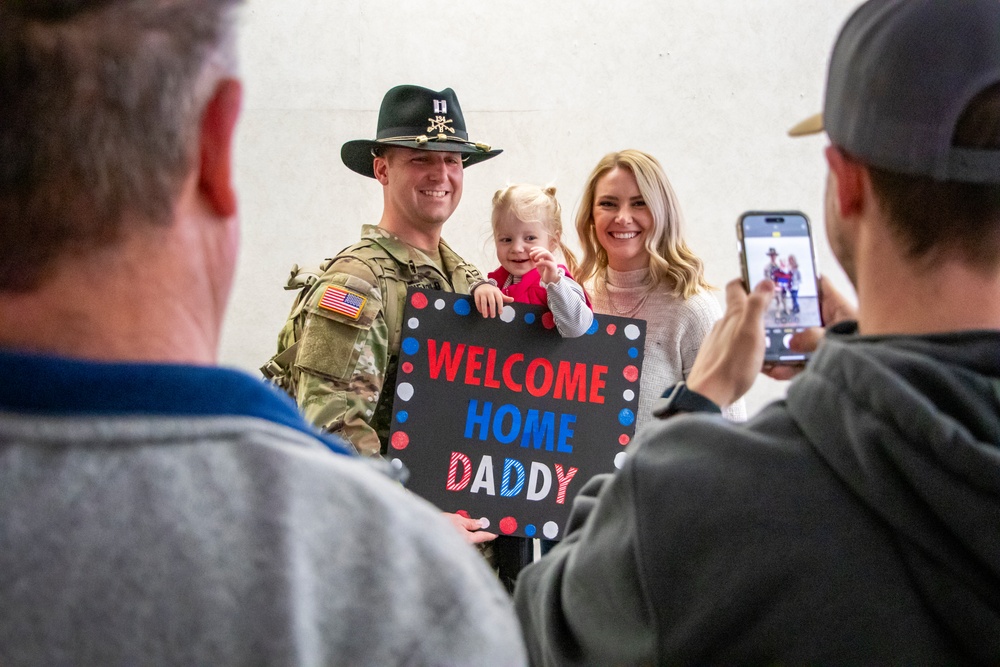 Nebraska Soldiers return from overseas deployment training Ukrainian forces