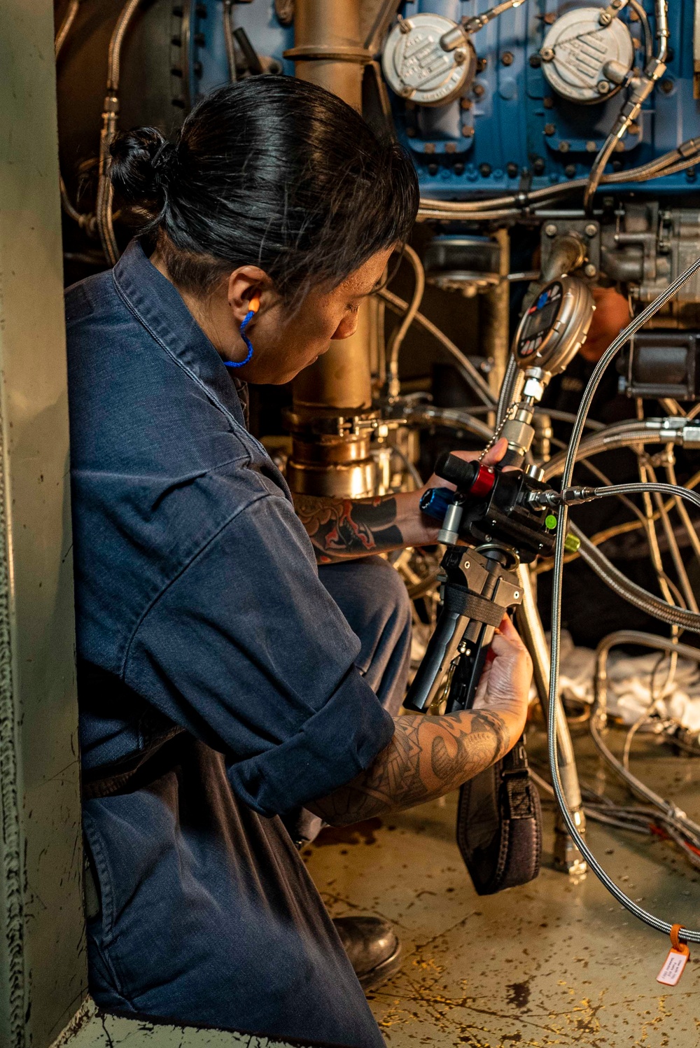 USS Princeton Sailor Conducts Maintenance