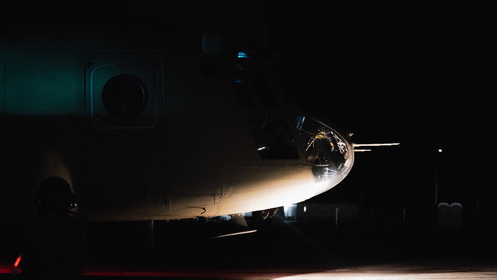 101st Airborne Division (Air Assault) CH-47's Arrive at Millington-Memphis Airport | LLAASLT