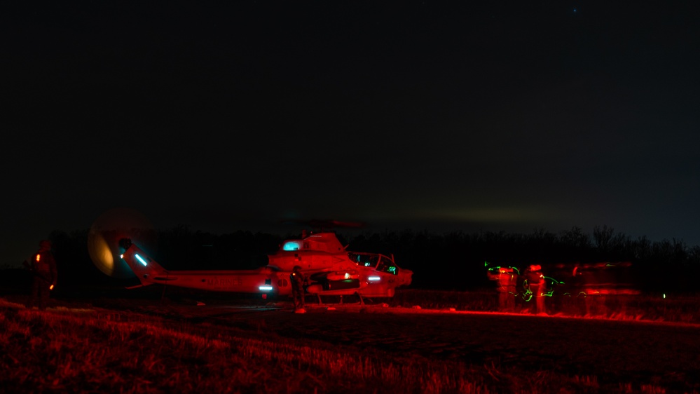 VMM-365 (REIN) Conducts FARP Operations