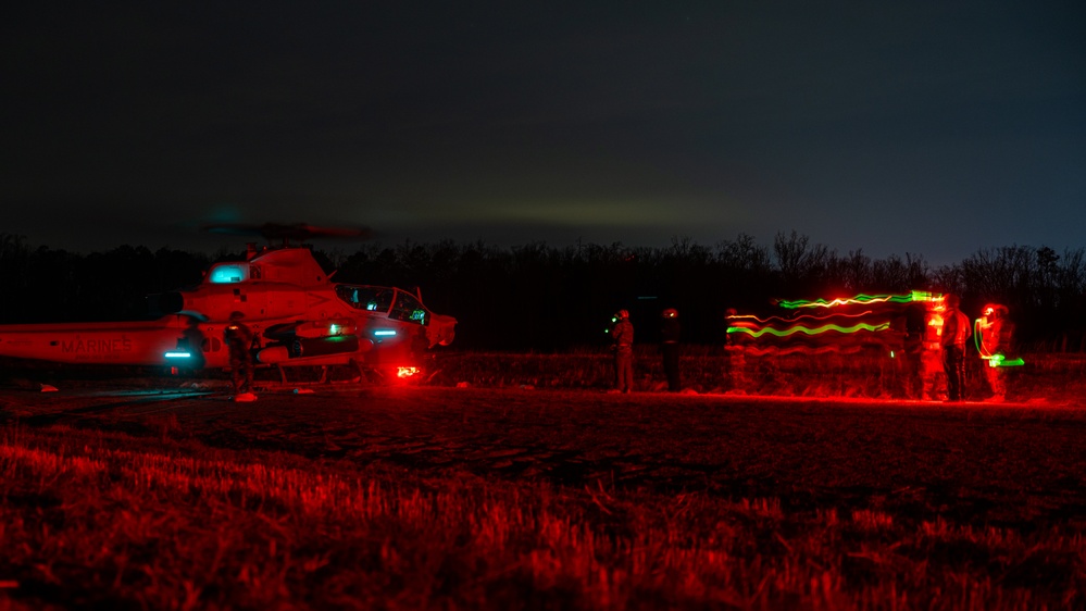 VMM-365 (REIN) Conducts FARP Operations