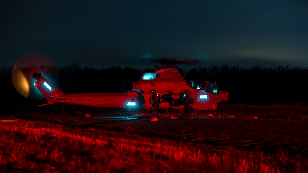 VMM-365 (REIN) Conducts FARP Operations