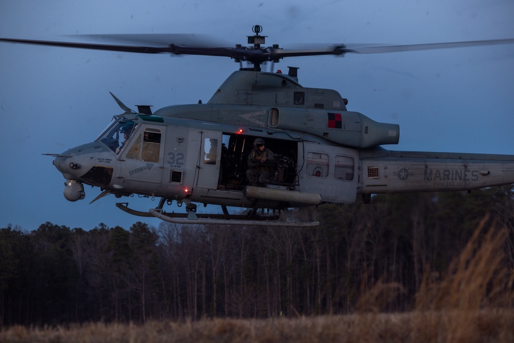 VMM-365 (REIN) Conducts FARP Operations