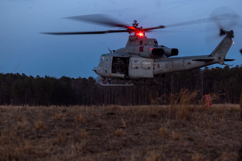 VMM-365 (REIN) Conducts FARP Operations