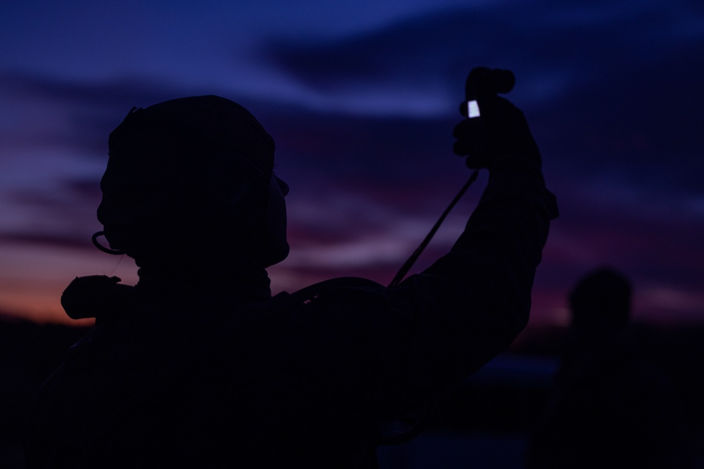 VMM-365 (REIN) Conducts FARP Operations