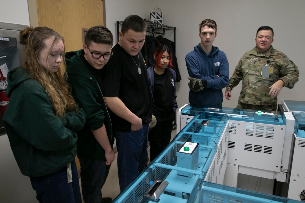 High schoolers get a taste of #Army with America’s First Corps