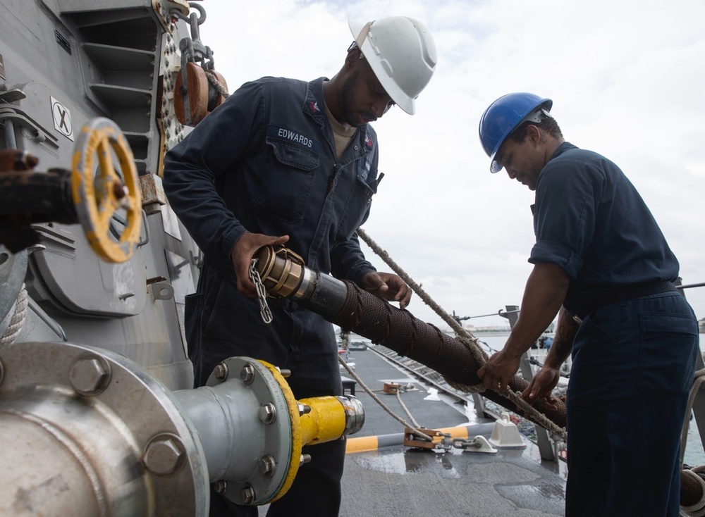 USS Mobile (LCS 26) In-Port Refueling