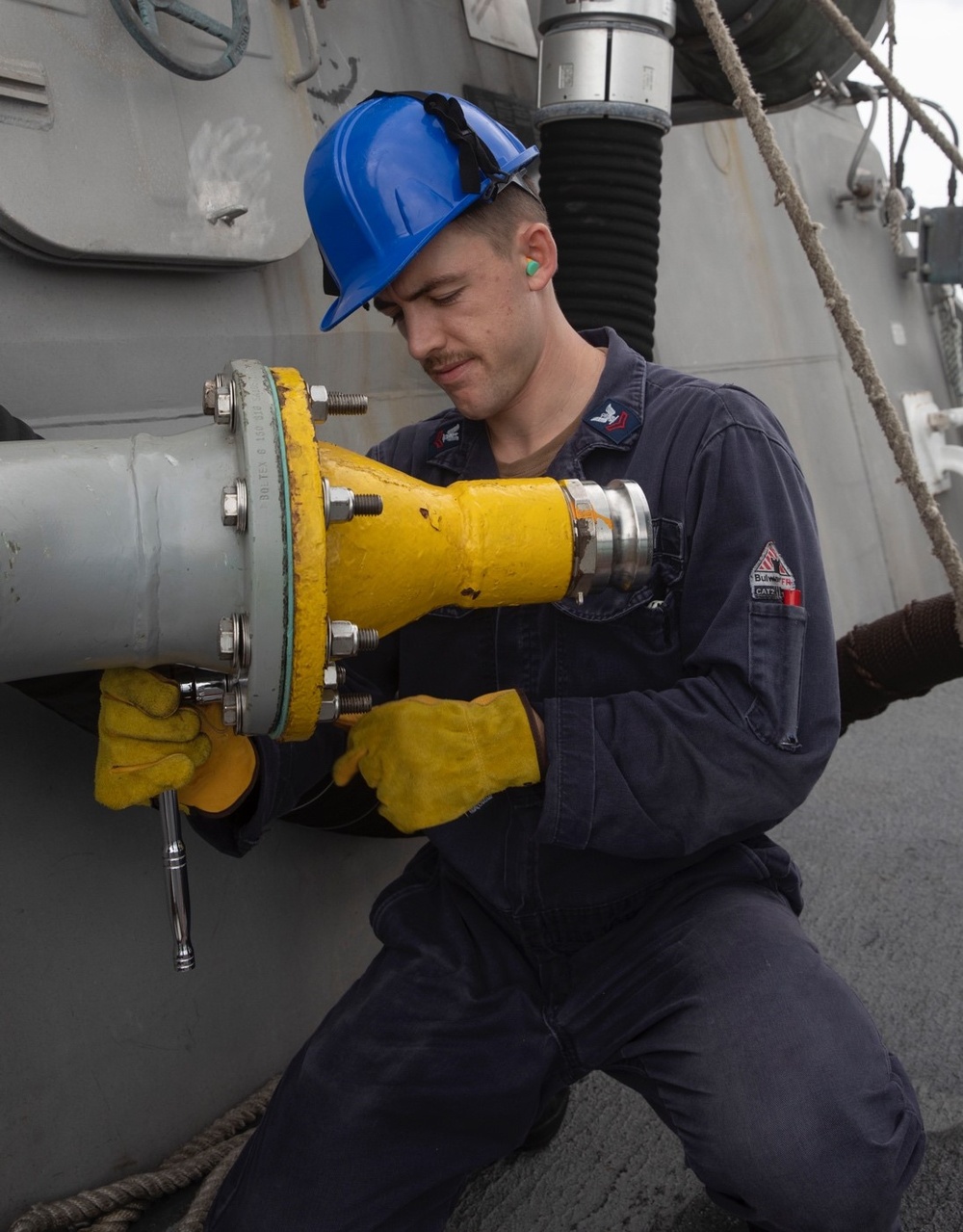 USS Mobile (LCS 26) In-Port Refueling