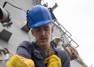 USS Mobile (LCS 26) In-Port Refueling