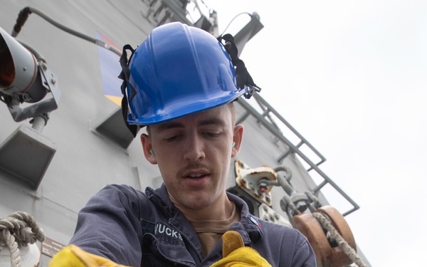 USS Mobile (LCS 26) In-Port Refueling