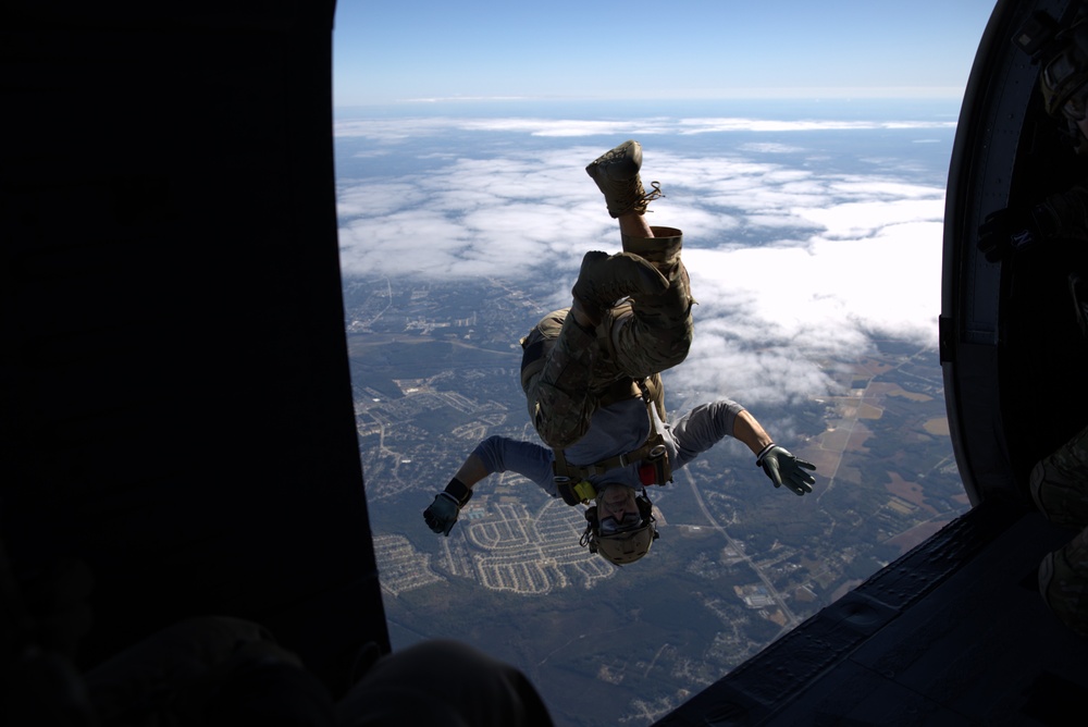 Soldier Completes High Altitude Jump
