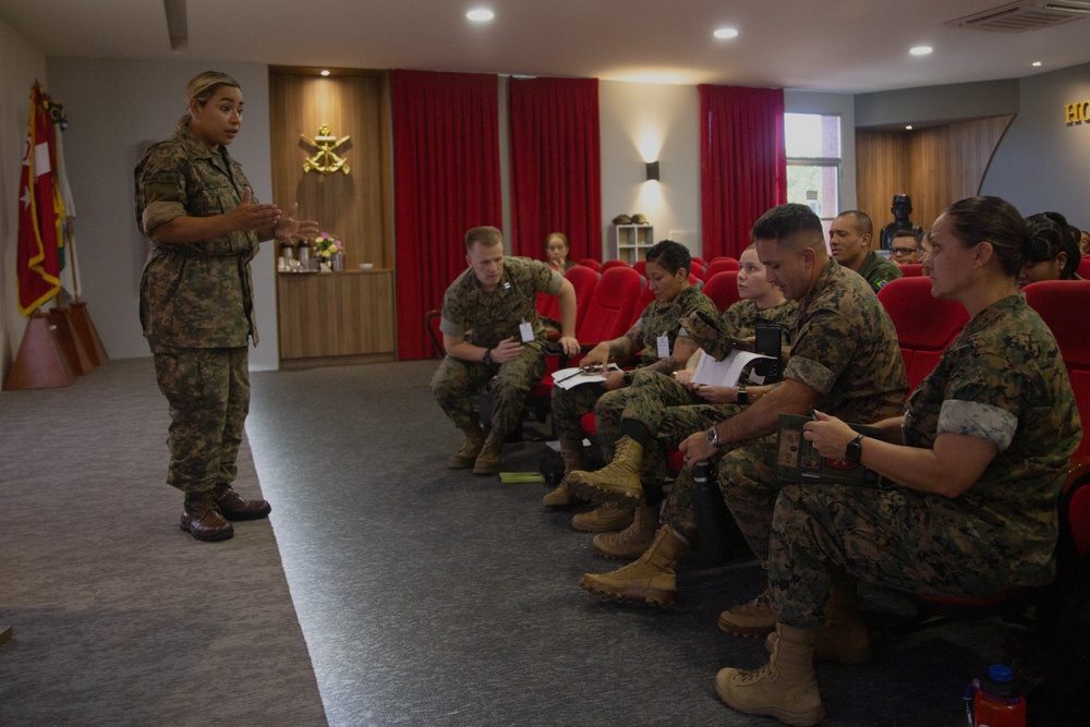 Brazilian Marines, U.S. Marines discuss integration of female recruits